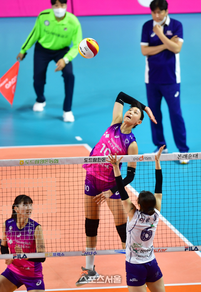 이윤정 블로킹 압도하는 김연경[포토]