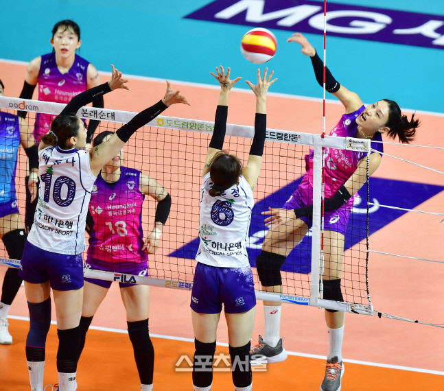 '고공강타' 터트리는 김연경[포토]