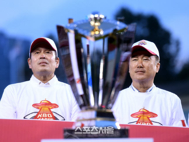 전문가 집단도 자문받는 SSG, 암흑기 공식 그대로 따르나[SS 포커스]