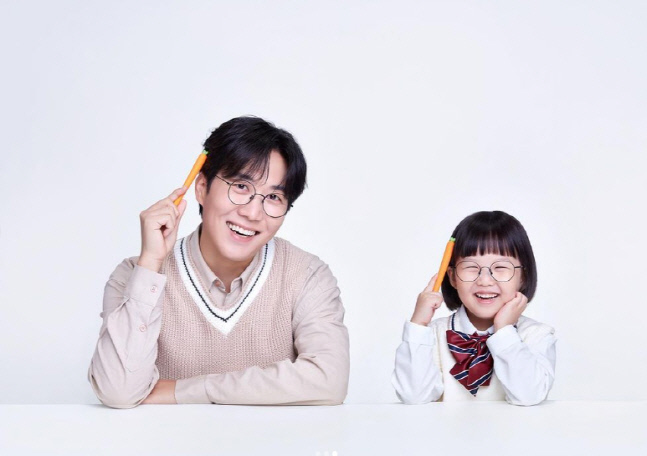 '장윤정 기다려~' 도경완-도하영 父女, 가구광고도 접수