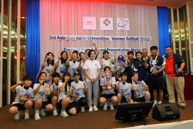 韓대학 여자 소프트볼 대표팀, 소중한 동메달 걸고 18일 귀국