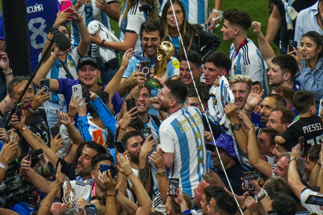 월드컵 우승 해낸 메시, 대표팀 은퇴 안 한다 "세계 챔피언으로 더 뛰고 싶다"[SS월드컵]