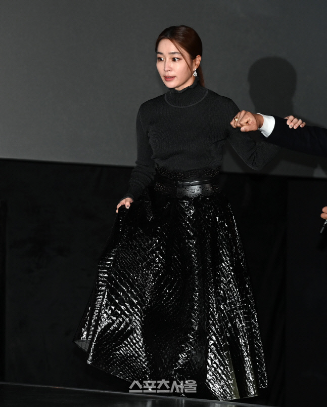 [포토] 이민정, 차분한 올블랙 의상