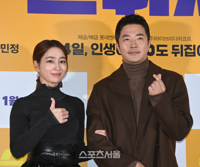 [포토] 이민정-권상우 '엄지척과 하트'