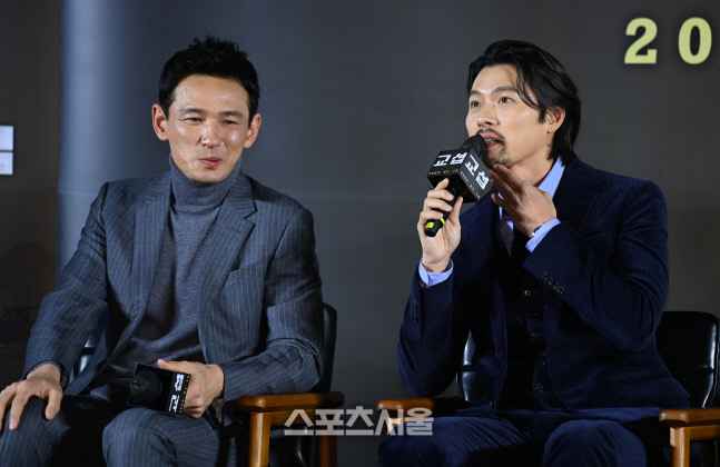 [포토] 현빈 '수염 괜찮나요?'