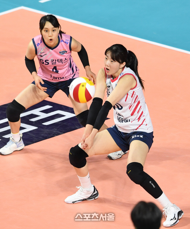 [포토]GS칼텍스 강소휘의 서브 리시브