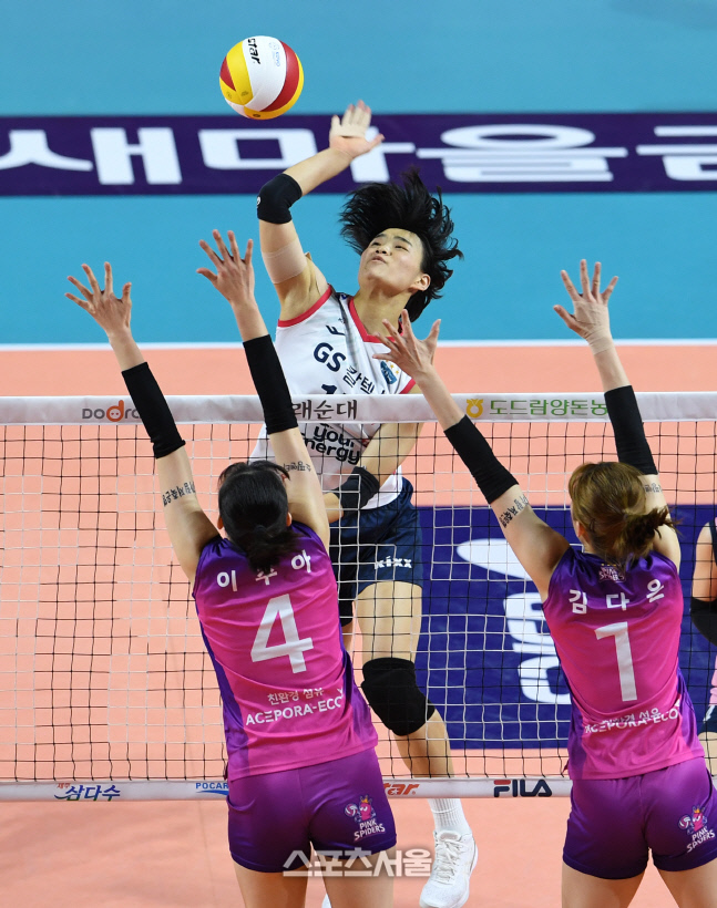 [포토]GS칼텍스 문지윤의 백어택