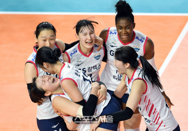 [포토]풀세트 접전 끝에 흥국생명 잡은 GS칼텍스