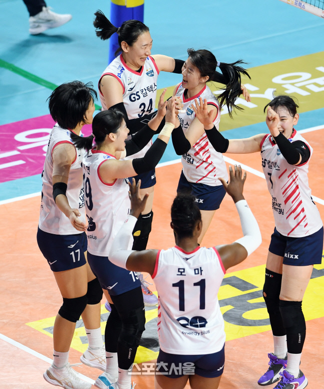 돌아온 강소휘, 흥국생명 잡고 3연패 탈출 '선봉' [현장리뷰]