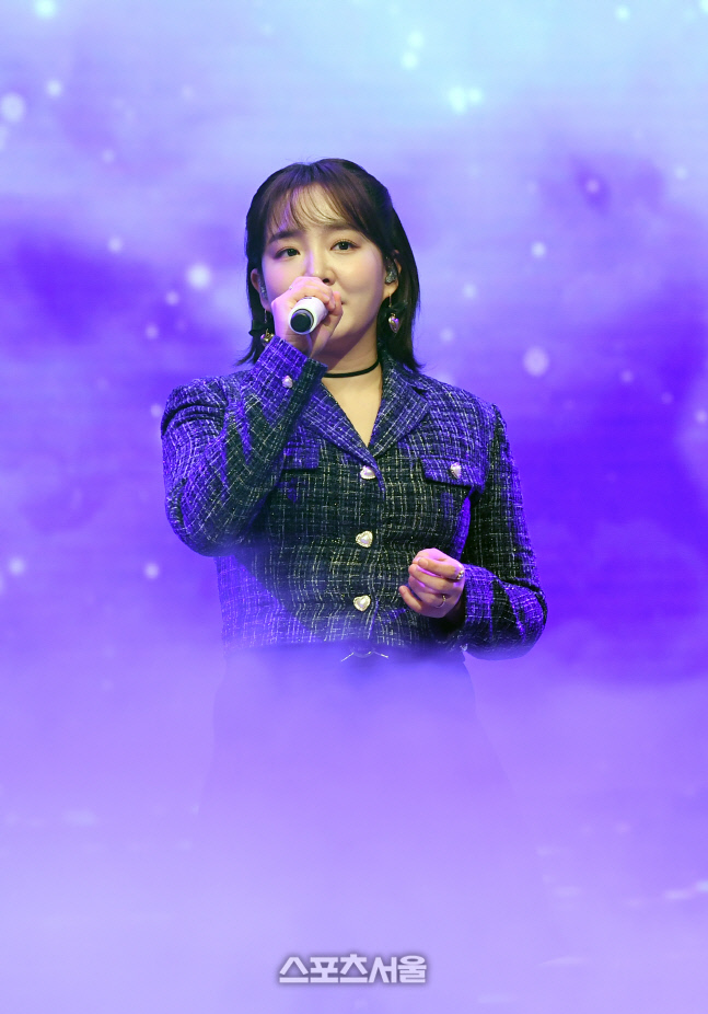 [포토]골든글러브 시상식, 축하공연 하는 윤하