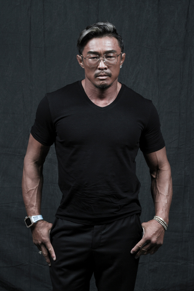 '순정파이터' 추성훈 "체력만큼 센스도 중요, SNS 하는 법도 가르쳐"