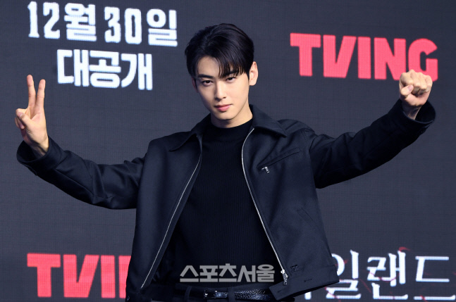 [포토]'아일랜드' 차은우, 구마 사제로!