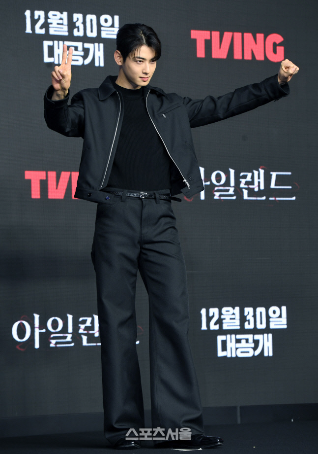 [포토]멋지게 포즈 취하는 차은우