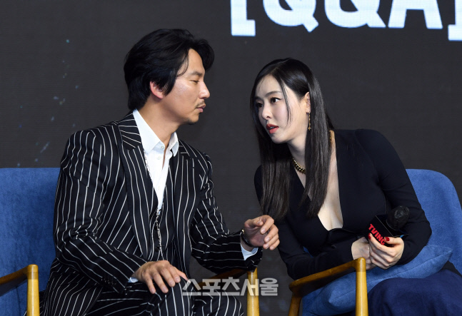 [포토]이야기 나누는 김남길-이다희