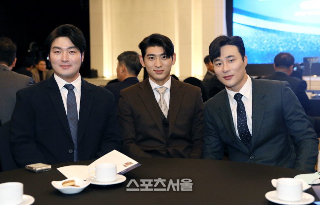 [포토]박병호-이정후-김하성, 스포츠서울 올해의상 왔어요!