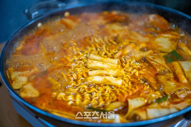 1-5. 신당동 떡볶이의 원조 마복림 떡볶이