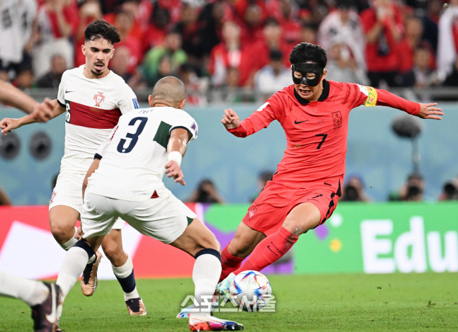 [포토] 손흥민 \'날렵한 드리블\'