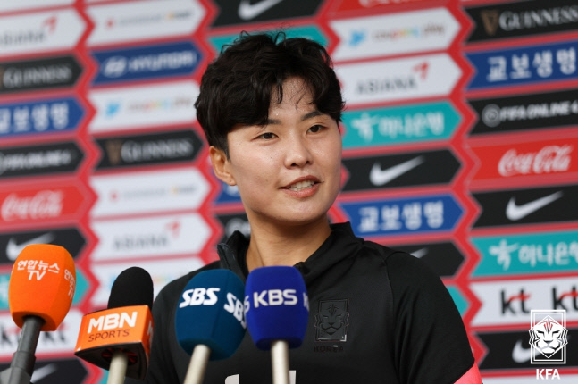 '통산 7회 올해의 선수' 지소연 "남자팀 좋은 기운 줘…내년엔 우리도 16강" [KFA 어워즈 현장]