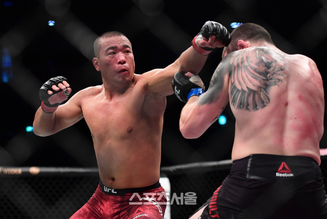 박준용 \'펀치를 받아라\'