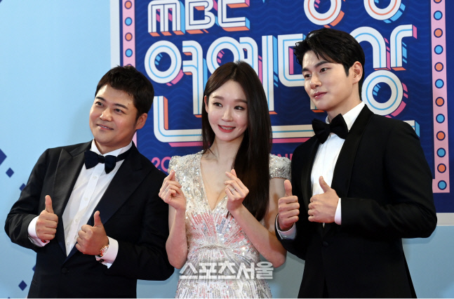 [포토] MBC 방송연예대상 MC는 전현무-강민경-이이경