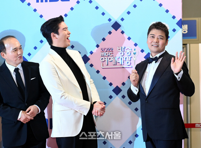 [포토] 전현무 '대상 받으면 이렇게 할게요'