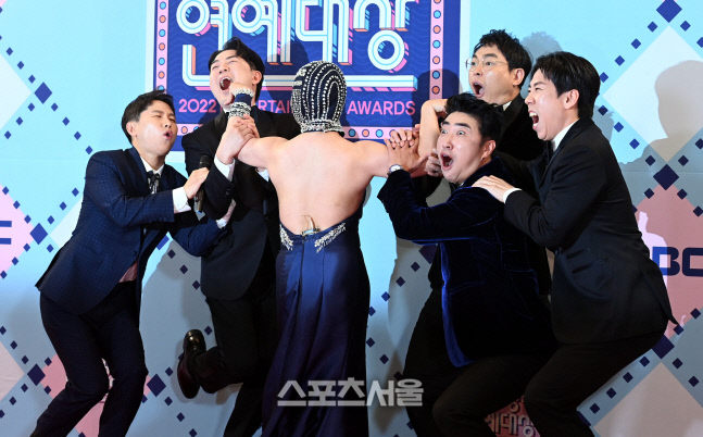 [포토] 박나래 '근육이 이 정도는 돼야지'