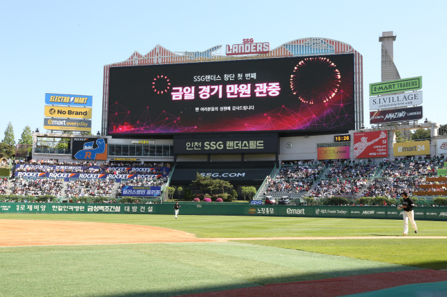 다시 뛰는 KBO리그, 과감한 R&D 투자로 40년 먹거리 대비해야[장강훈의 액션피치]