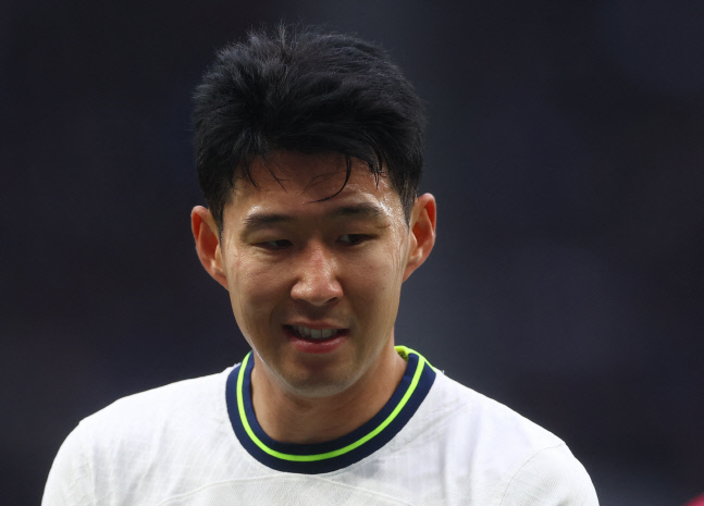 SOCCER-ENGLAND-TOT-AVA/REPORT