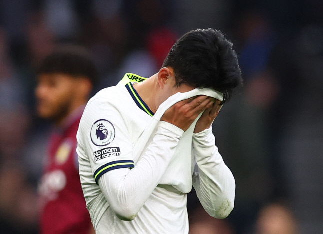 SOCCER-ENGLAND-TOT-AVA/REPORT