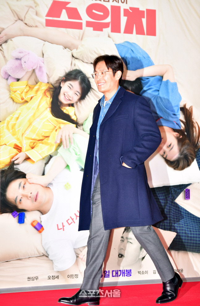 '마나님 출연인데' 영화'스위치' VIP시사회 찾은 이병헌[포토]