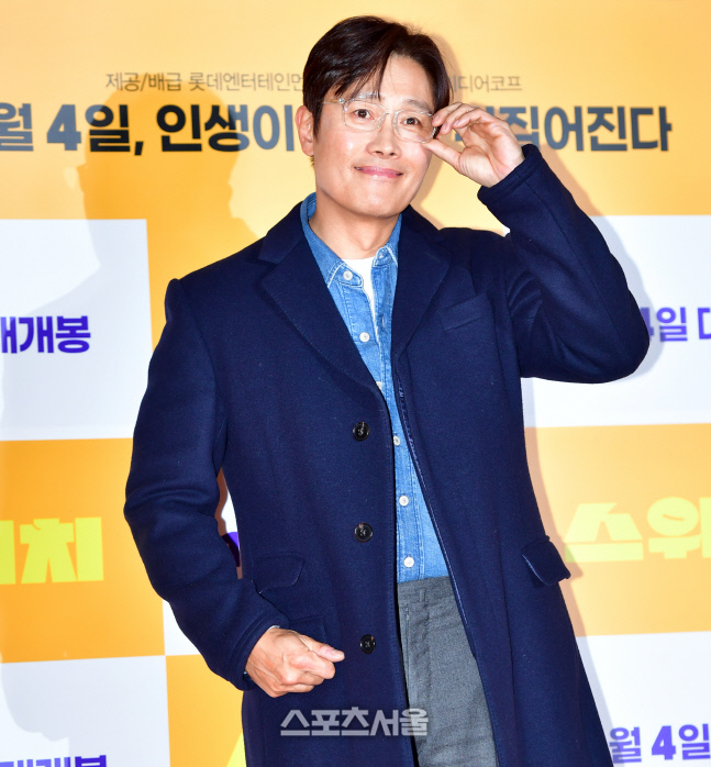 '마나님 출연인데' 영화'스위치' VIP시사회 찾은 이병헌[포토]