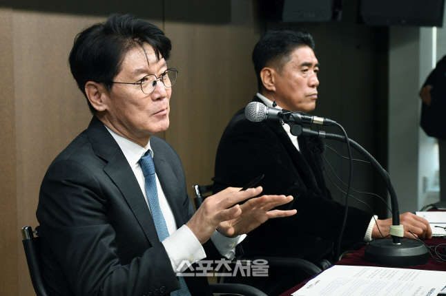 [포토]이강철 감독-조범현 기술위원장, WBC 대표팀 발표