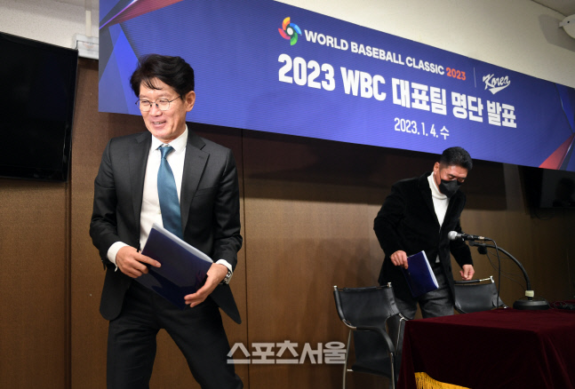 [포토]WBC 대표팀 명단 발표 끝낸 이강철 감독과 조범현 기술위원장