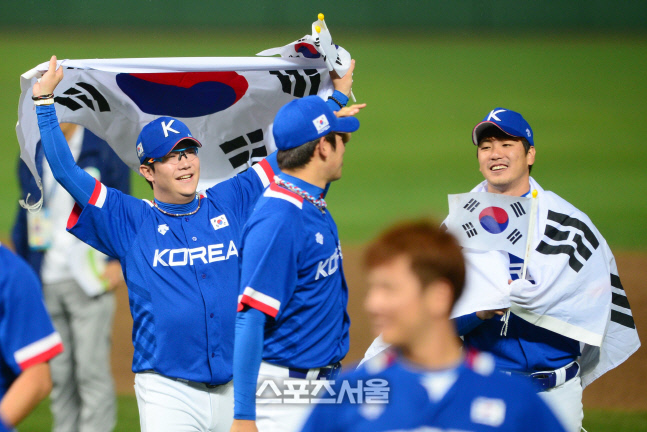 [SS포토] 양현종, 태극기 펄럭이며