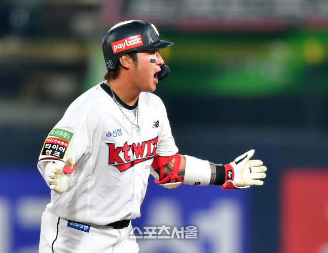 7회말 2루타로 포문여는 박병호[포토]