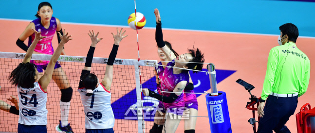 gs이중블로킹에 강타, 김미연 [포토]