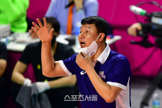 이영수 대행, 권순찬 감독 따라 사퇴 의사…"마음 편하고 싶다"[현장인터뷰]