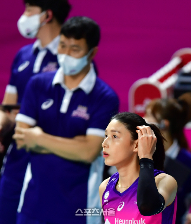 \'생각에 잠긴\' 김연경 [포토]