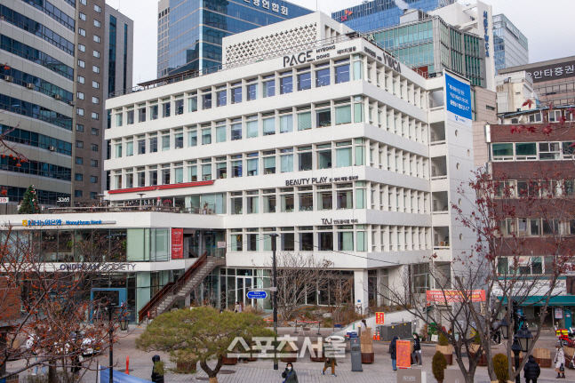 뷰티플레이는 명동성당 맞은편