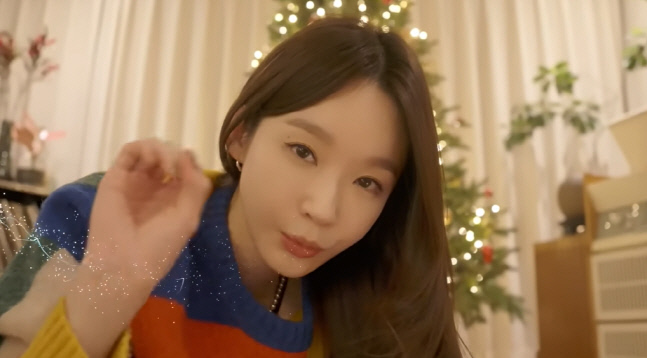 유튜버로 호감 적립 강민경, 또 CEO 리스크. 열정페이에 채용논란 지속