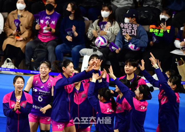 '오늘은 내가 응원단장!' 김연경[포토]