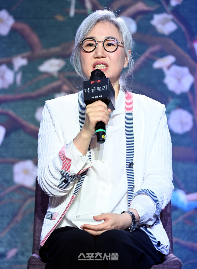 '더 글로리' 김은숙 작가가 공개한 파트2 떡밥은 화끈한 복수? "시원한 재미가 있을 것"