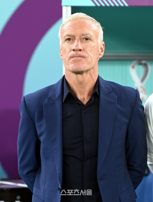 [포토] 굳은 표정의 프랑스 데샹 감독