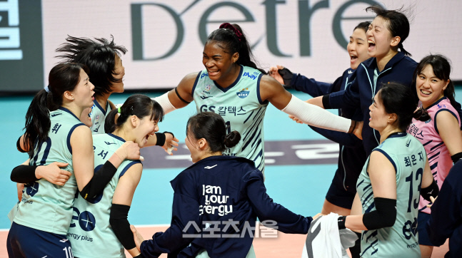 [포토] GS칼텍스, 풀세트 접전 끝에 인삼공사에 승리