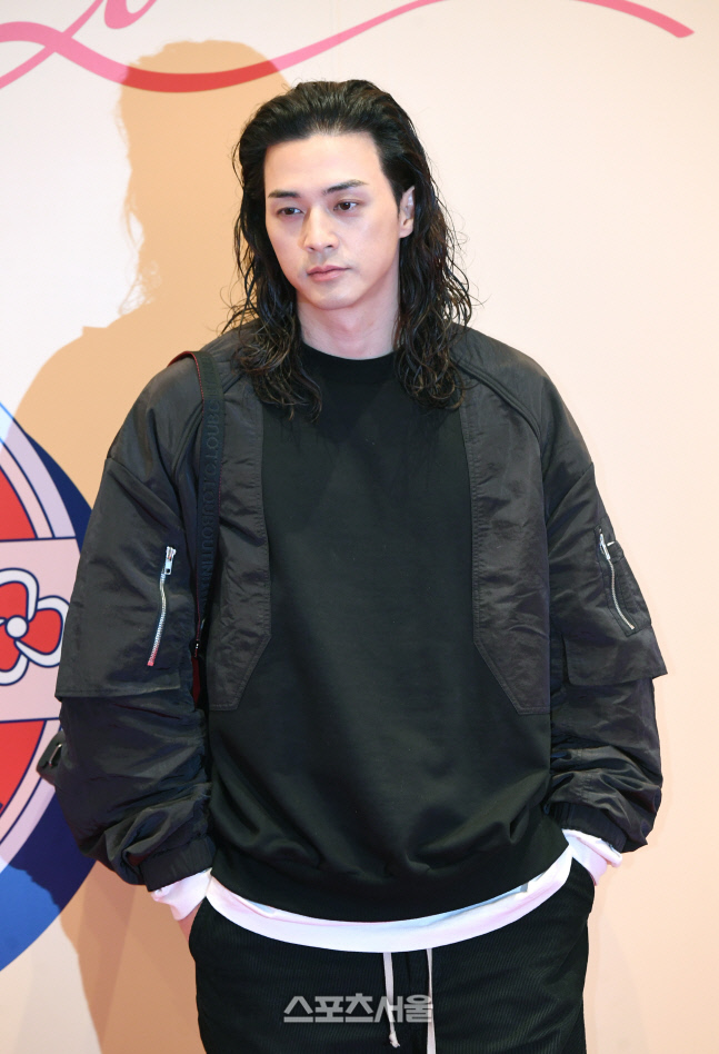 [포토]장발 매력 뽐내는 김지훈