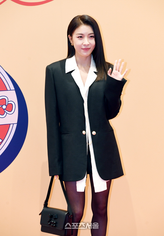 [포토]손인사 건네는 하지원