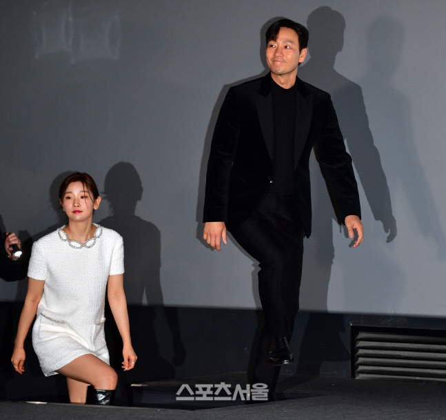 영화 유령 무대오르는 박소담과 박해수[포토]