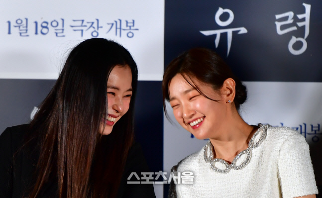 이하늬에 큰위로 받았다는 박소담, 영화 '유령'시사회 [포토]