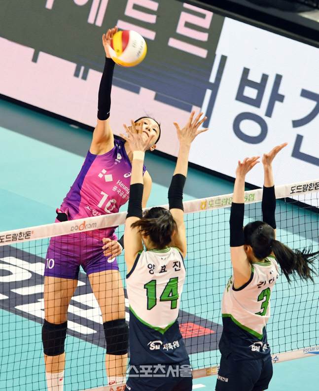 [포토]흥국생명 김연경, 높은 타점으로!