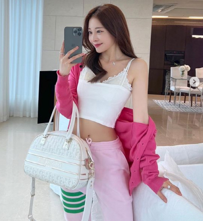 '불화설' 현실로...뷰튜버 아옳이 "남편 상간녀에 위자료청구소송 제기"